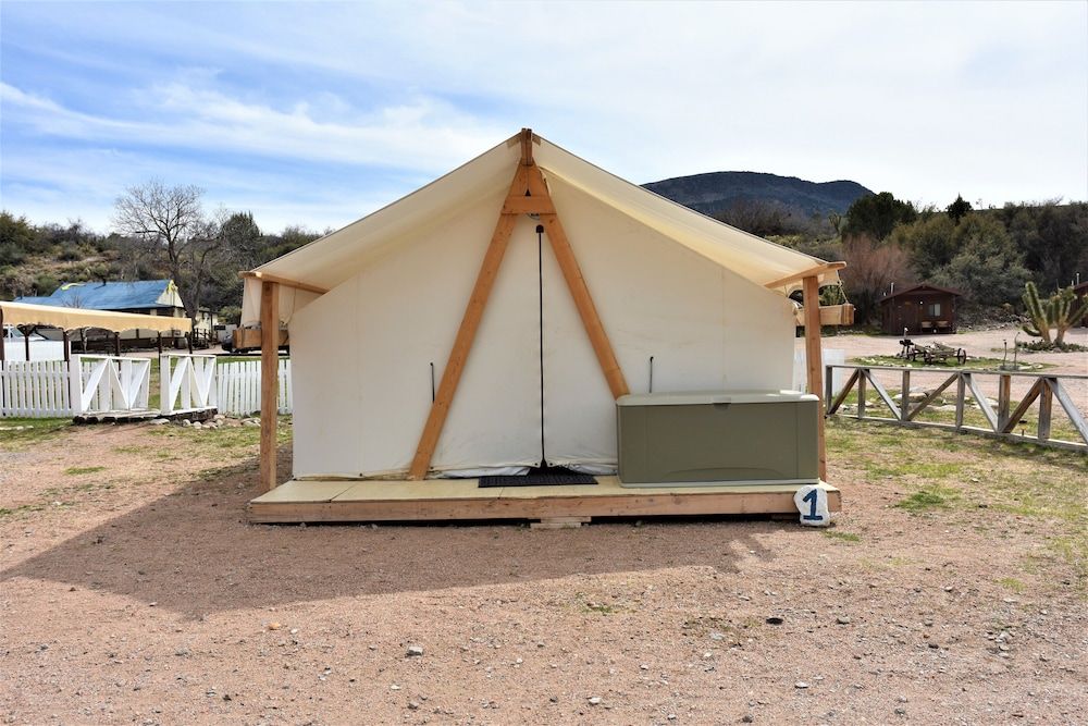 Grand Canyon Western Ranch Tent (Glamping Medium) 5