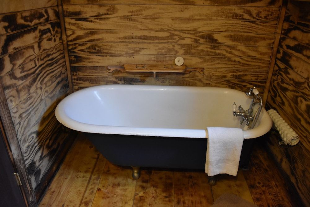 Grand Canyon Western Ranch Cabin (Small Pine) 9