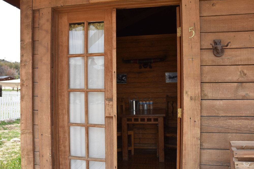 Grand Canyon Western Ranch Cabin (Small Pine) 4
