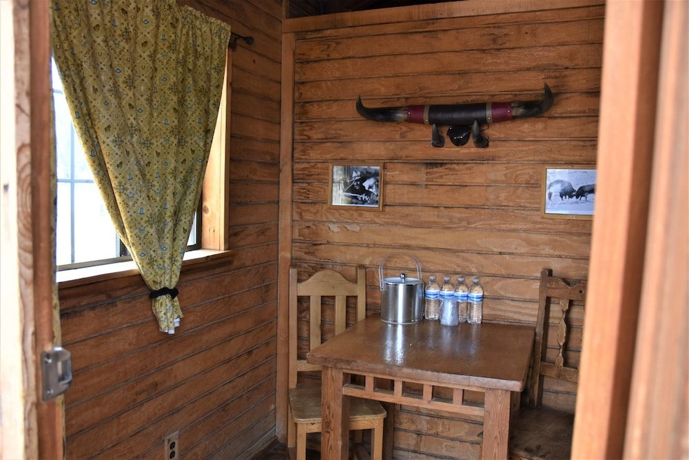 Grand Canyon Western Ranch Cabin (Small Pine) 5