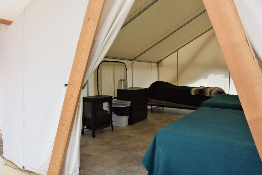 Grand Canyon Western Ranch Tent (Glamping Medium) 6