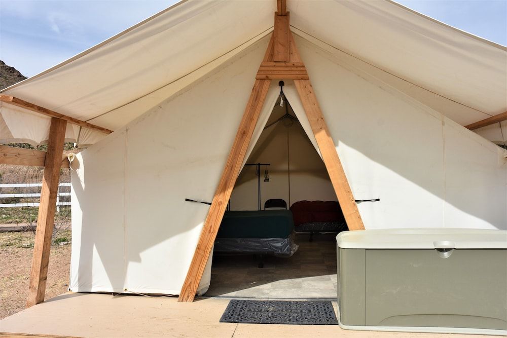 Grand Canyon Western Ranch Tent (Glamping Medium) 8