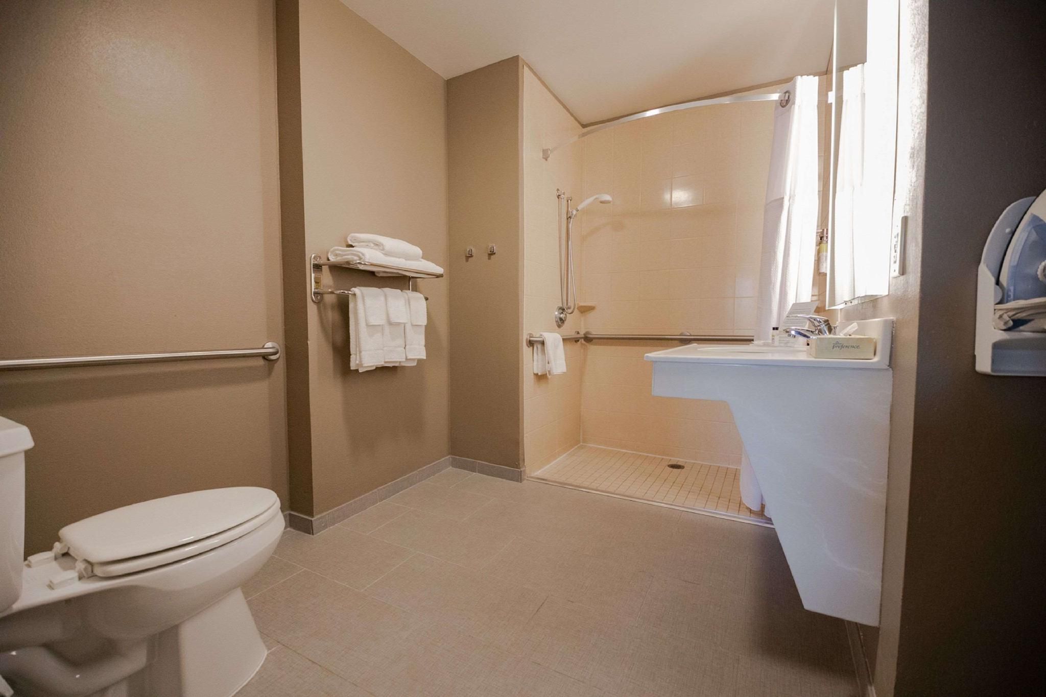Mobility/Hearing Accessible Studio Suite Queen Roll-In Shower