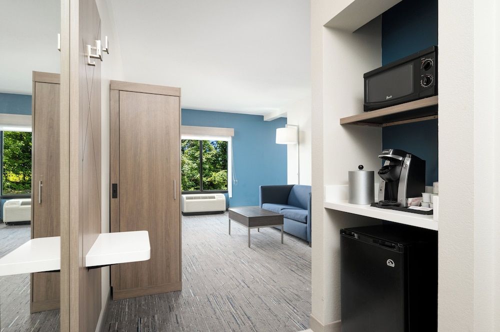Suite, Multiple Beds (Additional Living Area)
