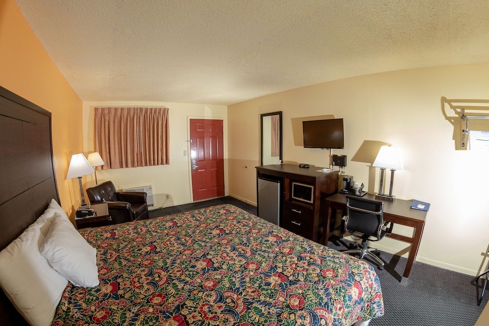 Knights Inn Chanute Room, 2 Queen Beds, Non Smoking 3