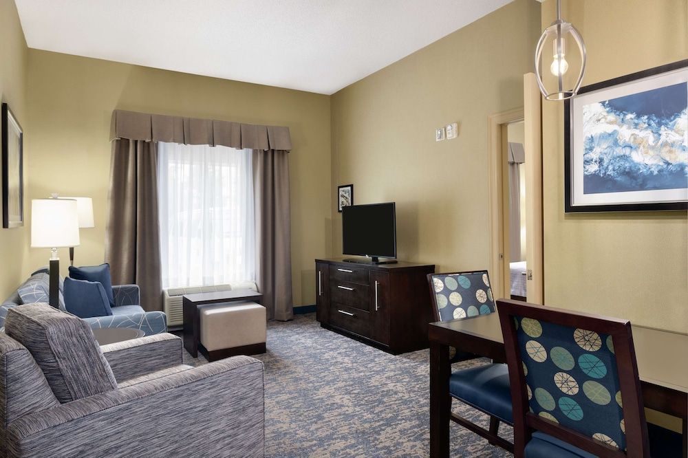 Suite, 1 King Bed, Accessible, Non Smoking (Hearing)