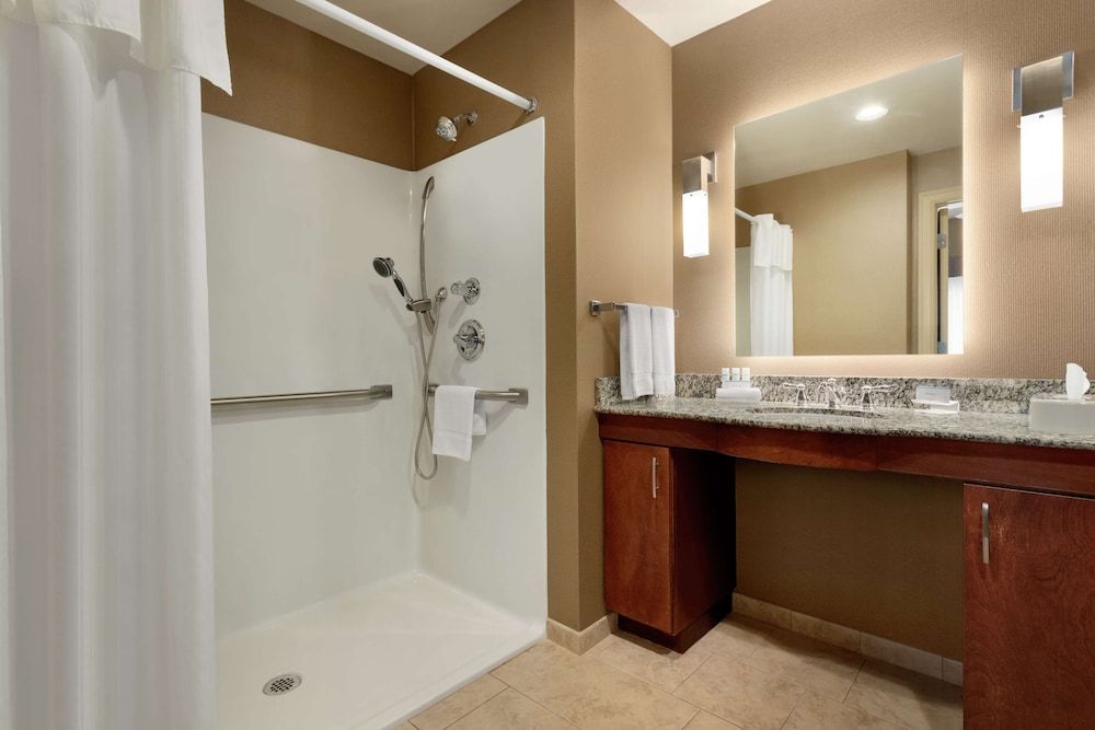 Studio, 1 King Bed, Accessible, Non Smoking (Mobility & Hearing, Roll-in Shower)