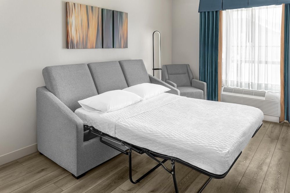 Suite, 2 Queen Beds, Accessible