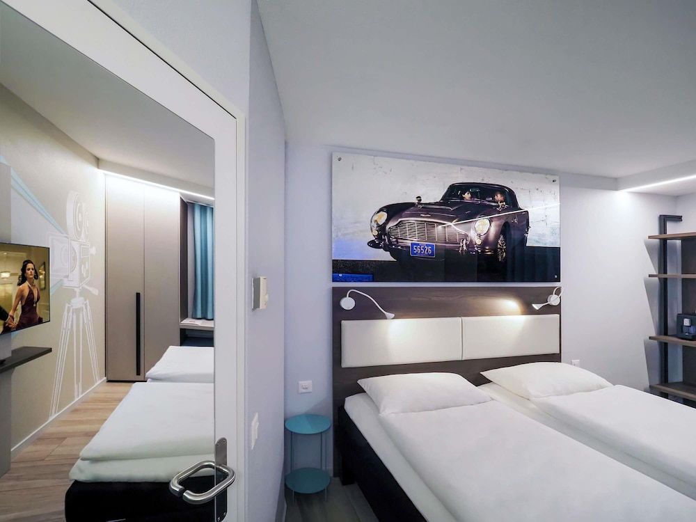 Room, 2 Twin Beds (Cinema)