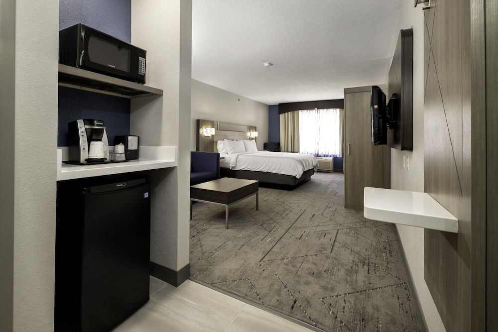 Suite, 1 King Bed with Sofa bed (Wet Bar)