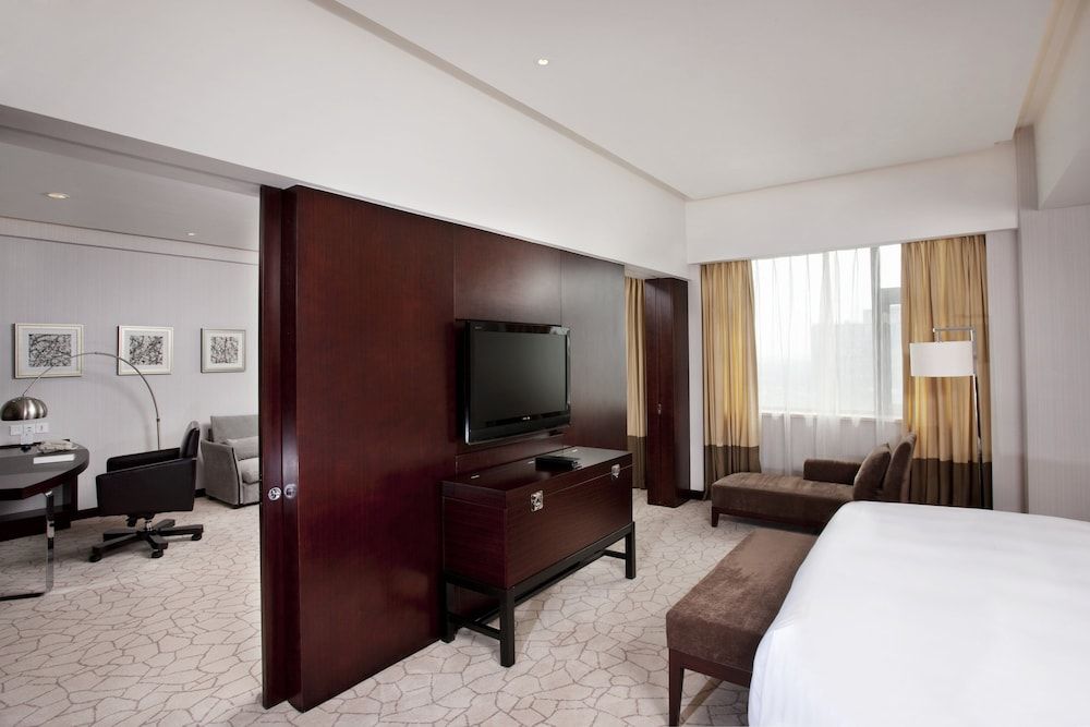 Holiday Inn Beijing Deshengmen by IHG Standard Room, 1 King Bed, Club Lounge Access (Top Floor) 6