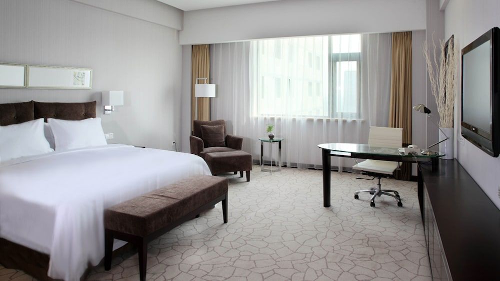 Holiday Inn Beijing Deshengmen by IHG Standard Room, 1 King Bed 4
