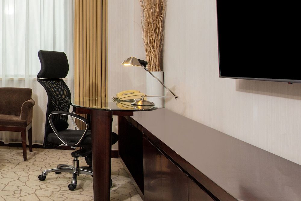 Holiday Inn Beijing Deshengmen by IHG Standard Room, 1 King Bed, Club Lounge Access (Top Floor) 7