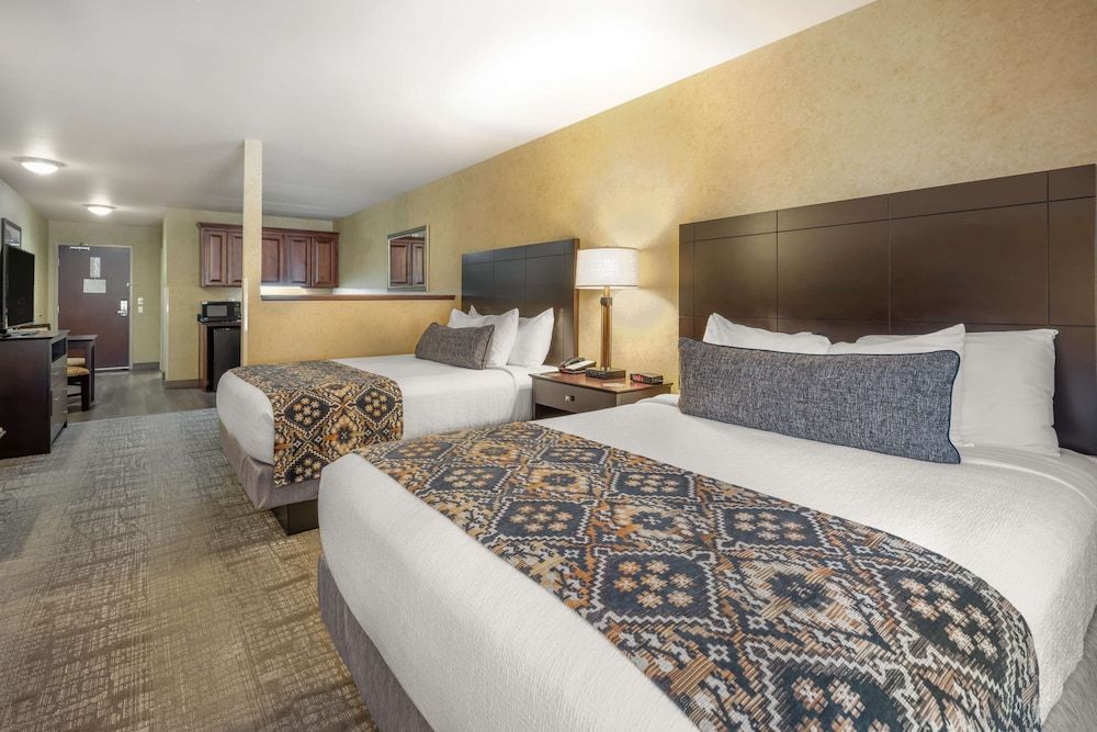 Best Western Plus Ponderay Mountain Lodge Suite, 2 Queen Beds, Non Smoking, Refrigerator & Microwave