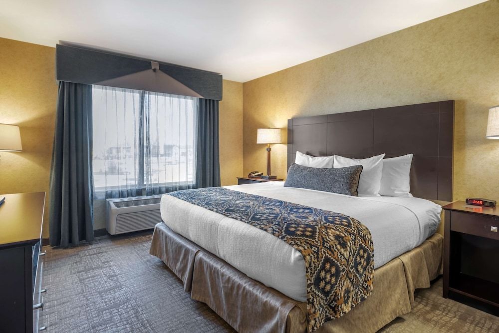 Best Western Plus Ponderay Mountain Lodge Suite, 1 King Bed, Non Smoking, Refrigerator & Microwave 5