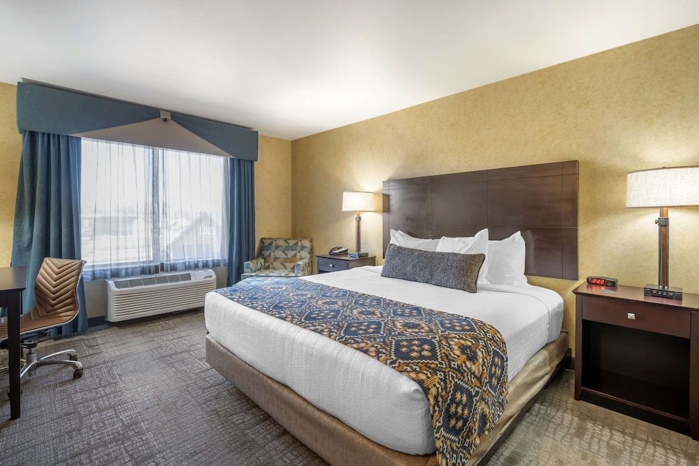 Best Western Plus Ponderay Mountain Lodge Suite, 1 King Bed, Non Smoking, Refrigerator & Microwave 3