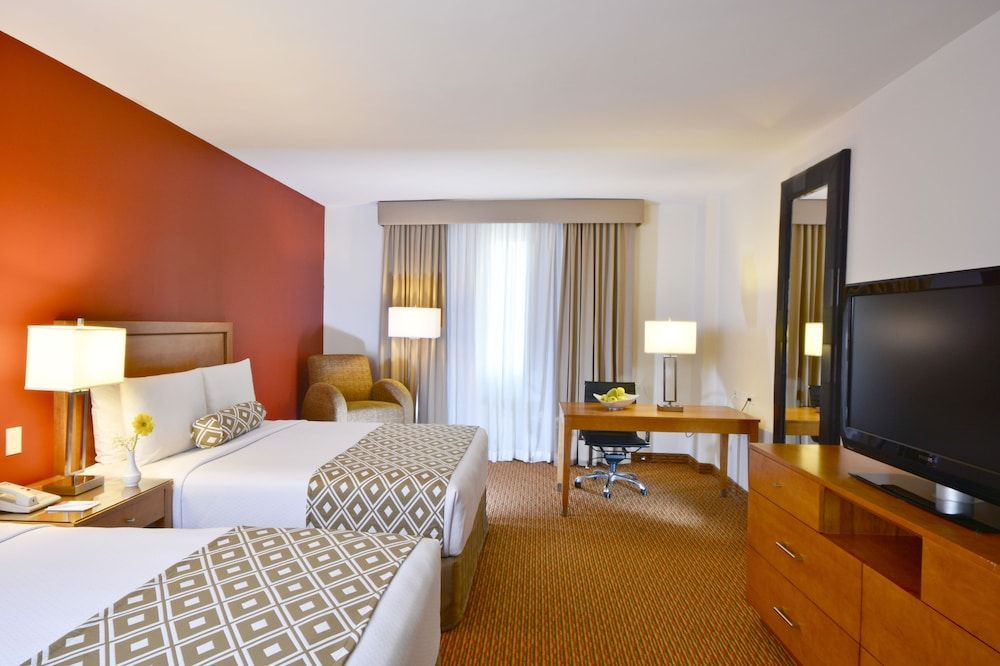 Standard Room, 2 Queen Beds, Club Lounge Access
