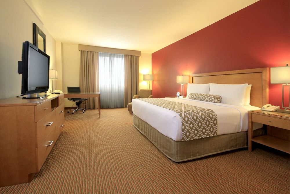 Standard Room, 1 King Bed, Club Lounge Access