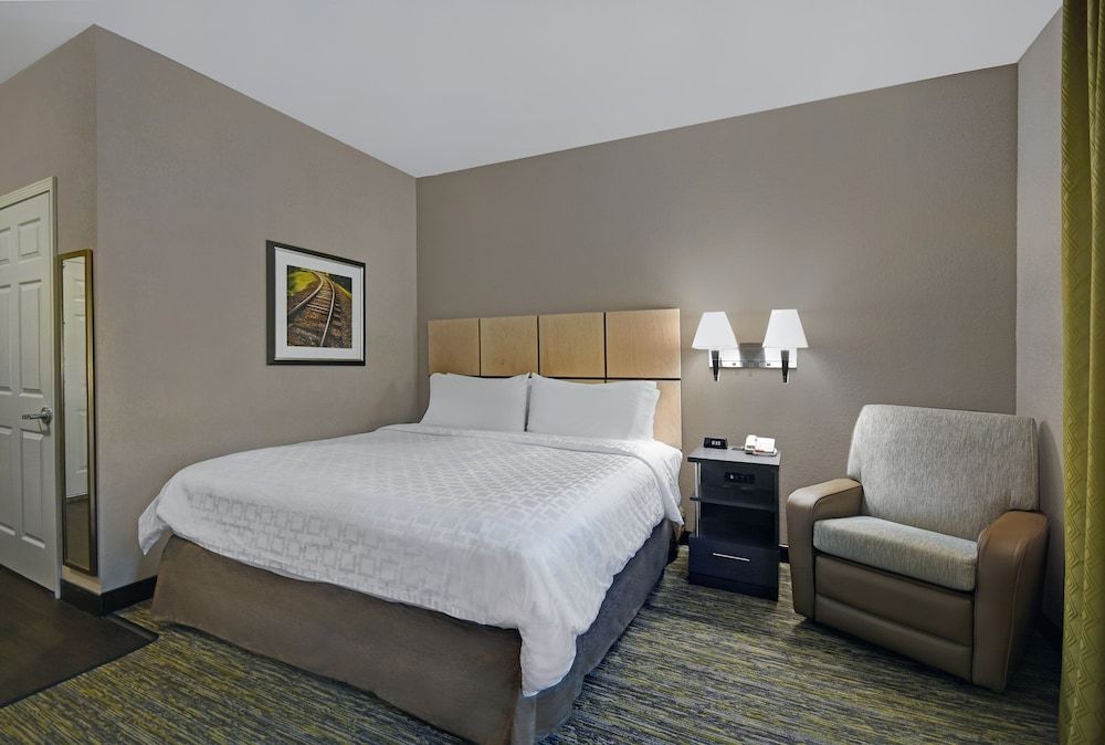Studio Suite, 1 King Bed (Full Kitchen)
