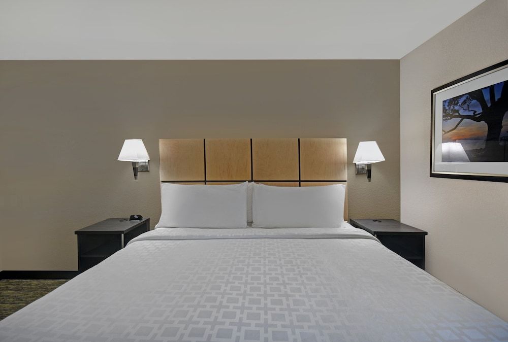Studio Suite, 1 King Bed (Full Kitchen)