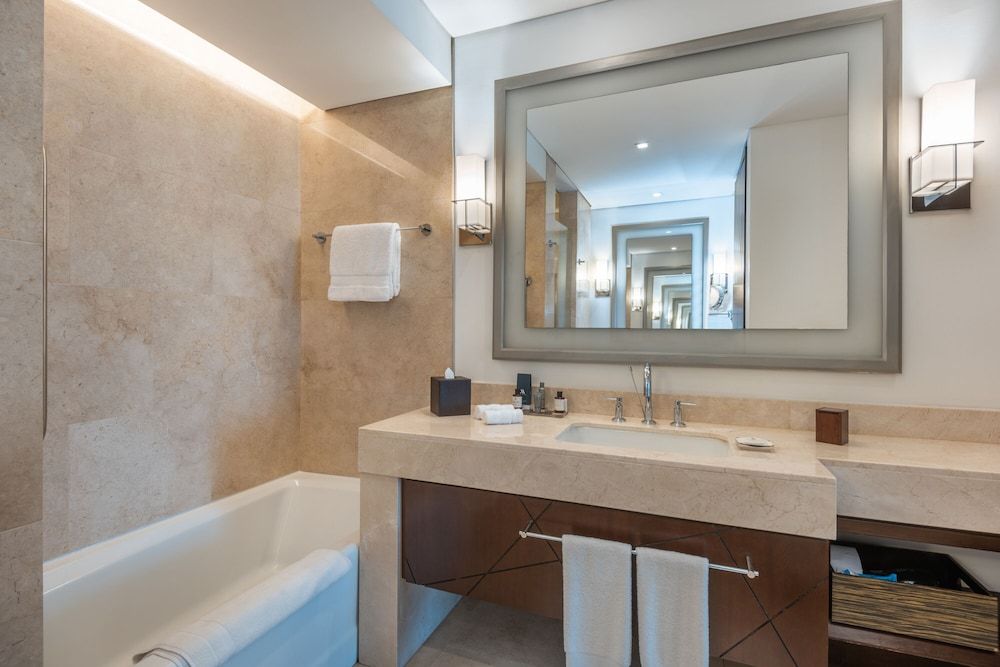 Bogota Marriott Hotel Room, 1 King Bed, Non Smoking 15