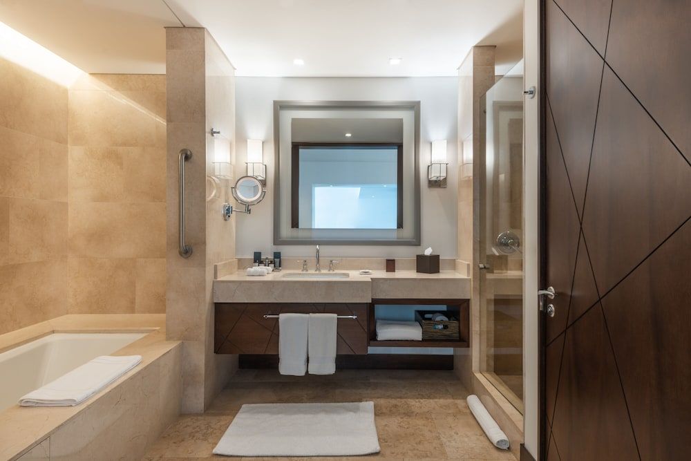 Deep Soaking Bathtub