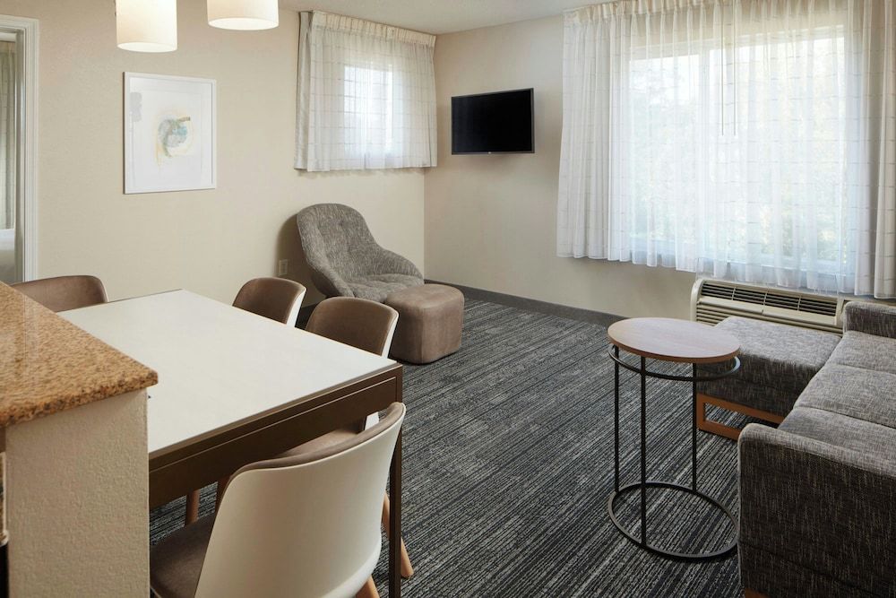 Suite, 2 Bedrooms (Mobility/Hearing Accessible, Tub)