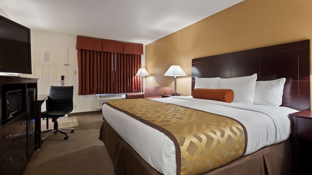 Best Western Copper Hills Inn Standard Room, 1 King Bed, Non Smoking, Refrigerator & Microwave