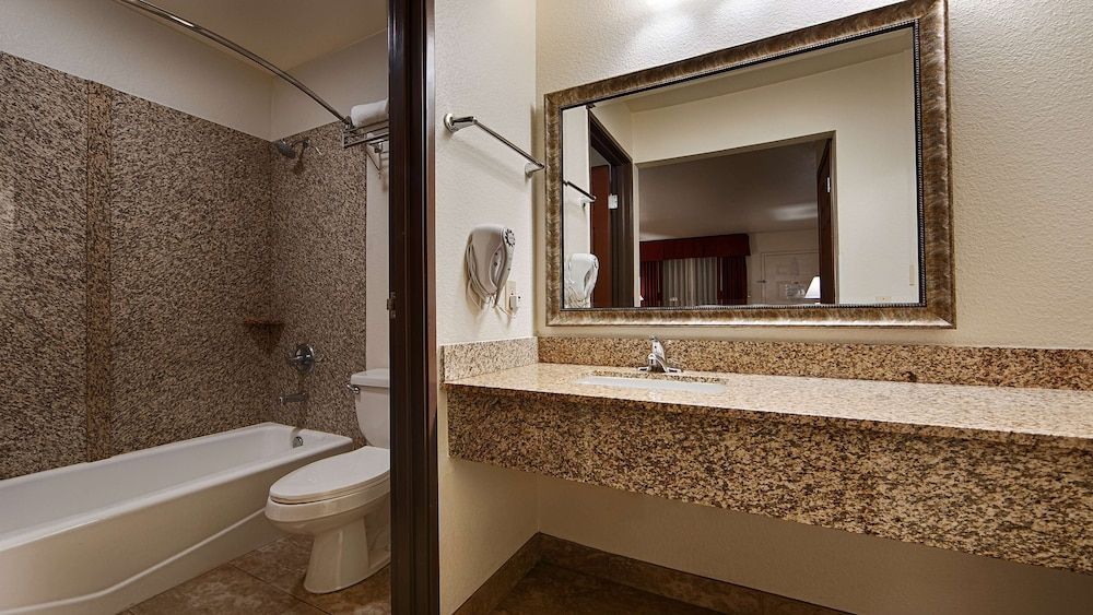 Best Western Copper Hills Inn Standard Room, 1 King Bed, Non Smoking, Refrigerator & Microwave 4