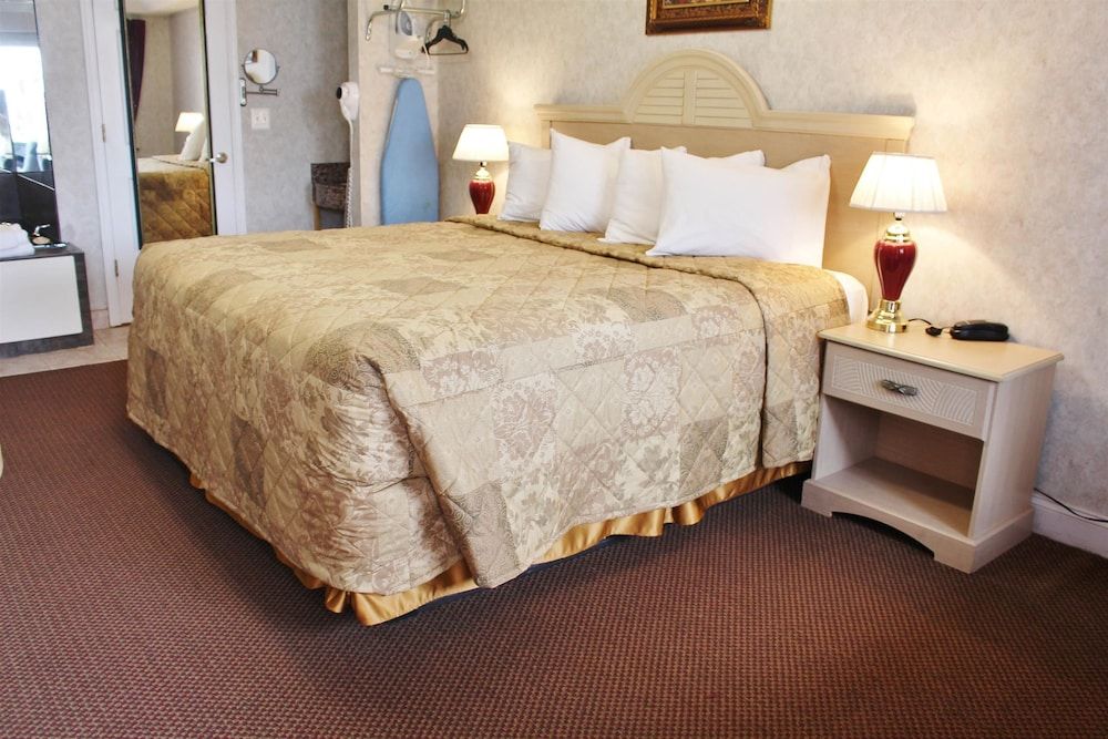 Country View Inn & Suites Atlantic City Premium Room, 1 Queen Bed, Non Smoking, Refrigerator & Microwave 4