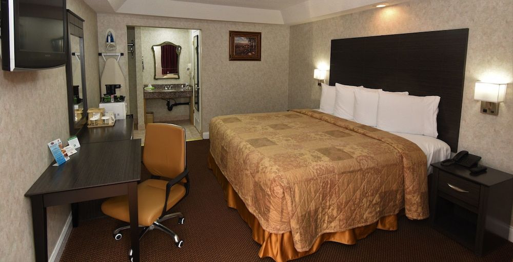 Country View Inn & Suites Atlantic City Deluxe Room, 1 King Bed, Non Smoking, Refrigerator & Microwave 2