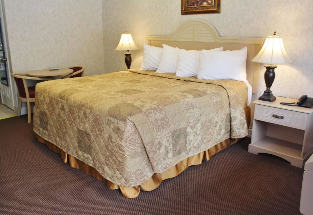 Country View Inn & Suites Atlantic City Premium Room, 1 Queen Bed, Non Smoking, Refrigerator & Microwave 3