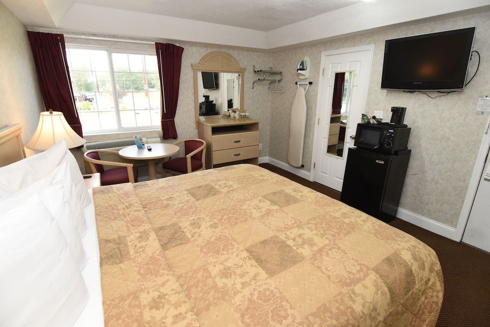 Country View Inn & Suites Atlantic City Premium Room, 1 Queen Bed, Non Smoking, Refrigerator & Microwave 6