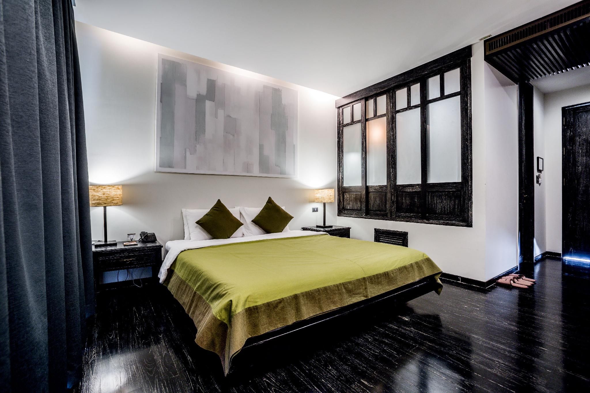 Junior Balcony Suite 1 King