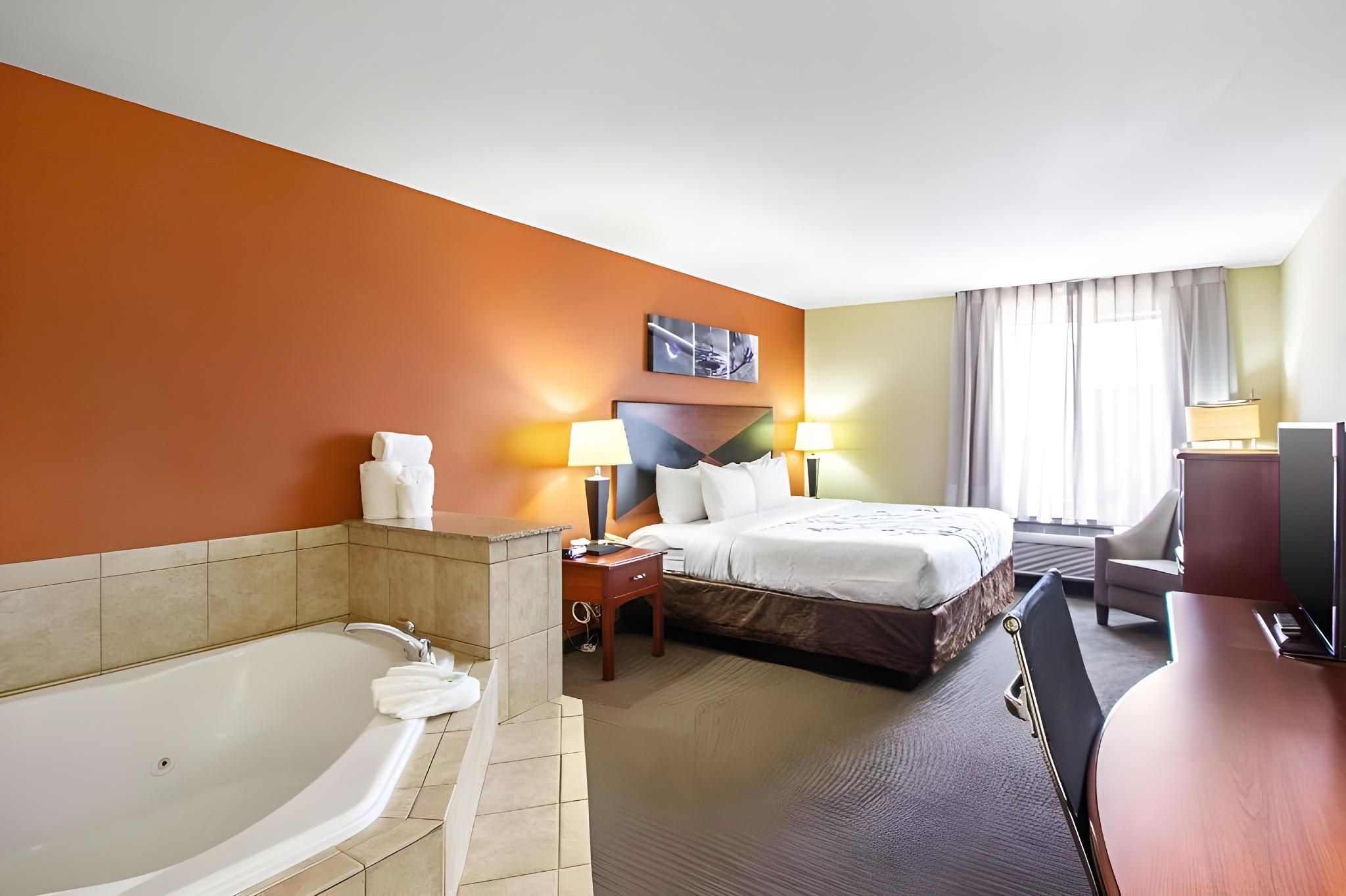 1 King Bed, Suite, Nonsmoking