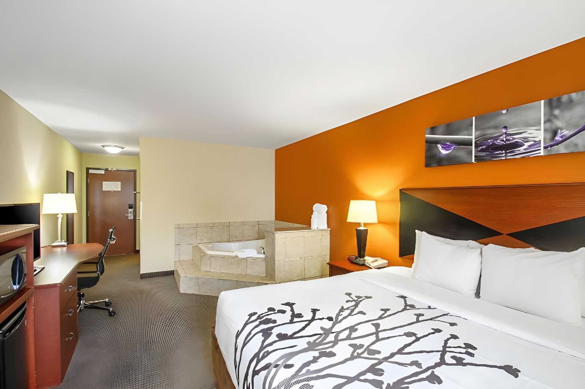 1 King Bed, Suite, Nonsmoking