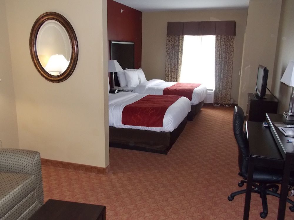 Suite, 2 Queen and Sofa Bed, Accessible