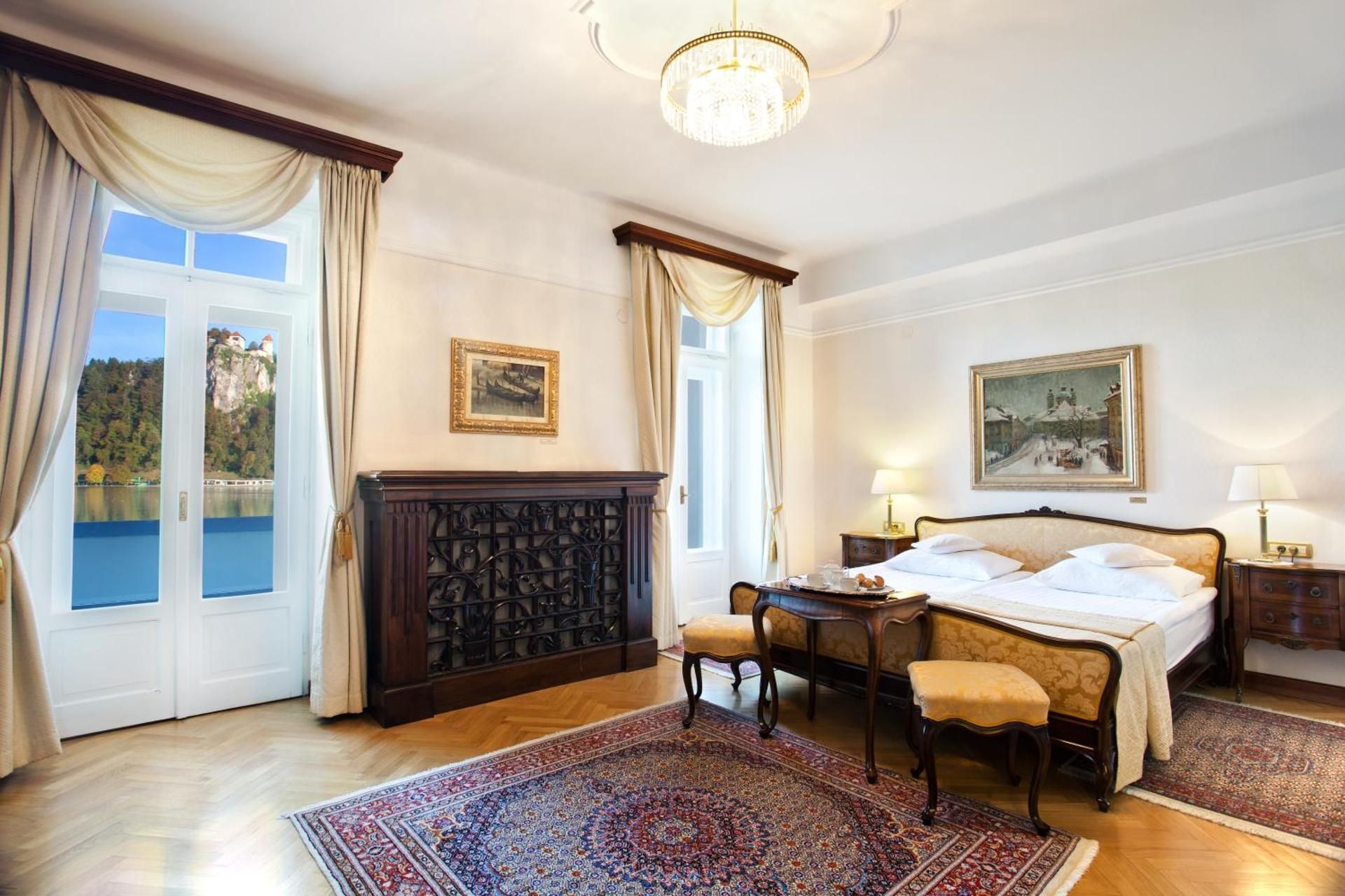 Deluxe Suite with Balcony and Lake View