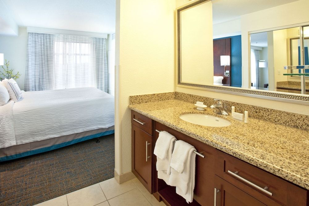 Suite, 1 Bedroom, Fireplace (Hearing Accessible)