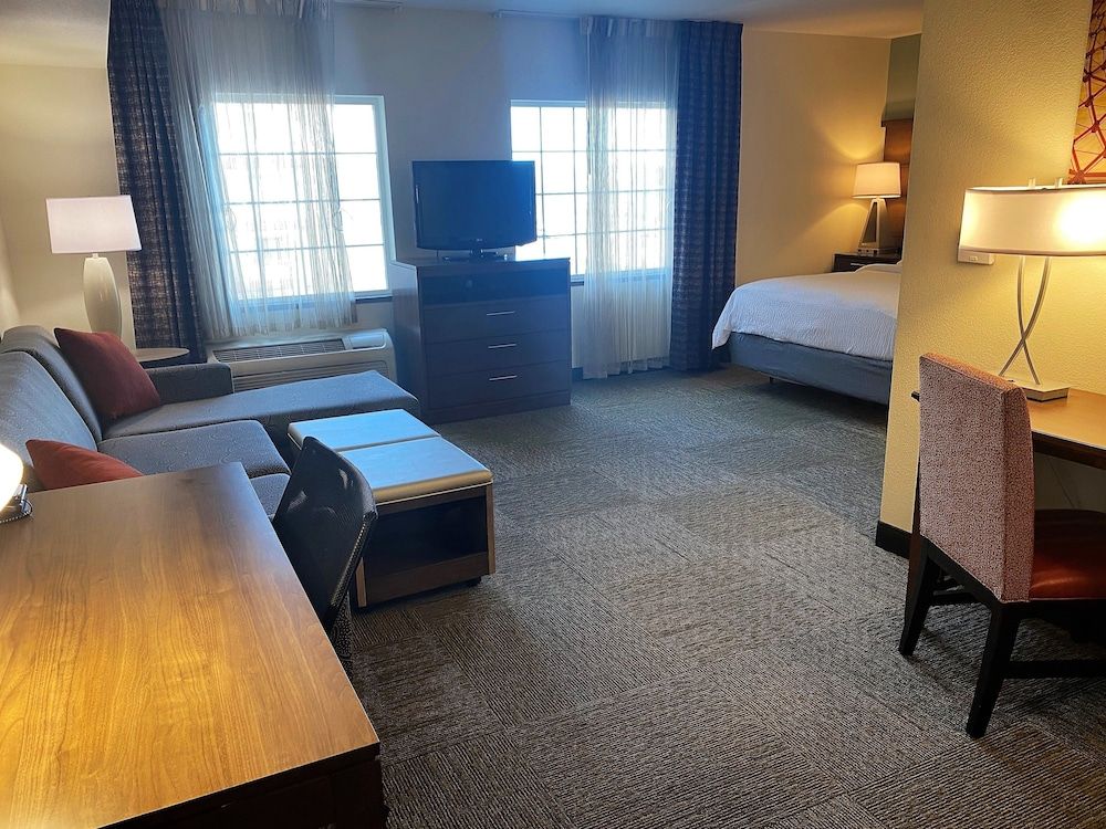 Studio Suite, 1 Queen Bed, Kitchen, River View