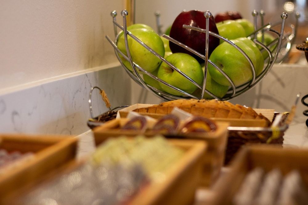 undefined Anemoni 10