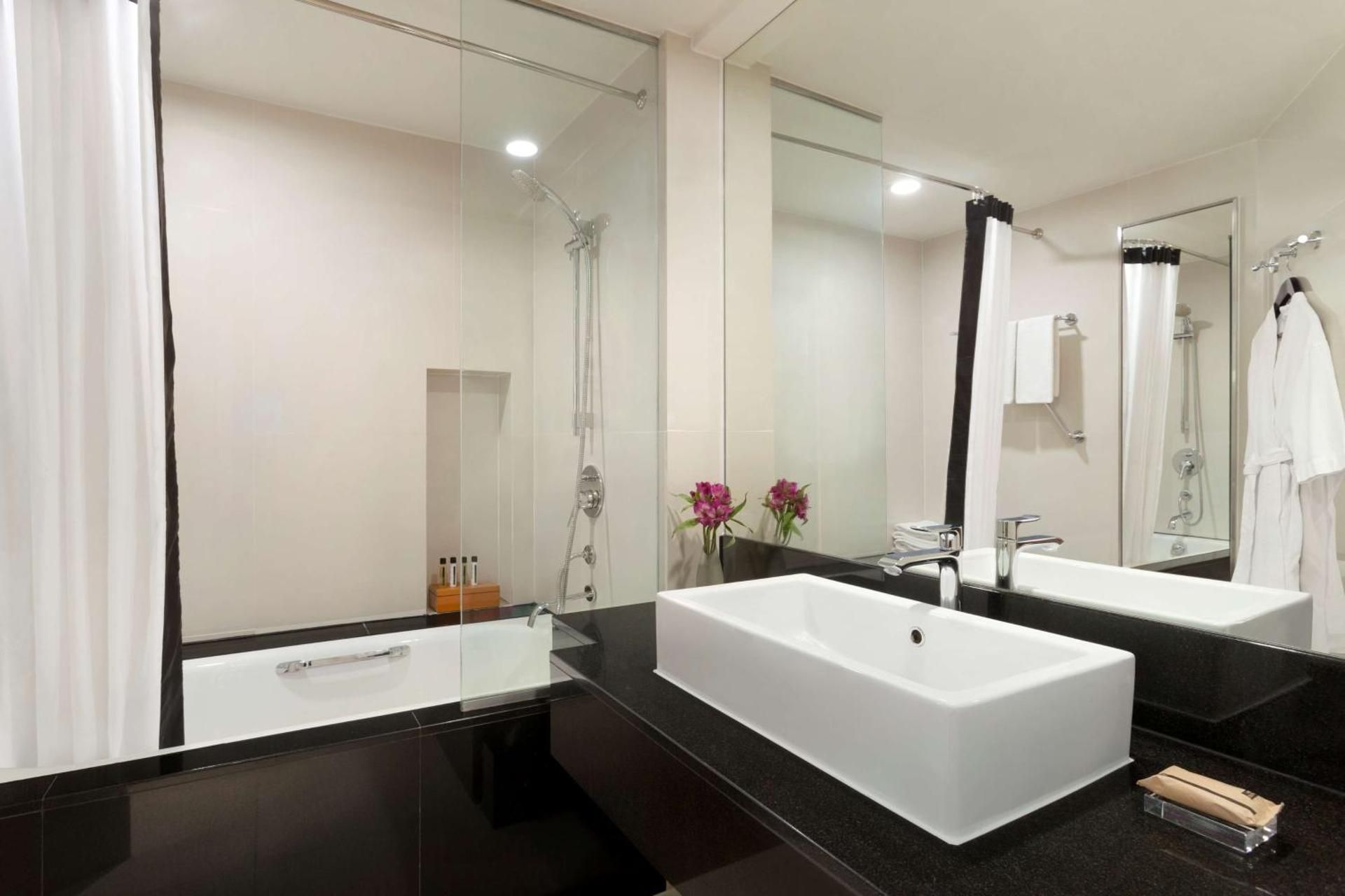 Executive Double Room (Free Return Airport Transfer, Complimentary Wifi)