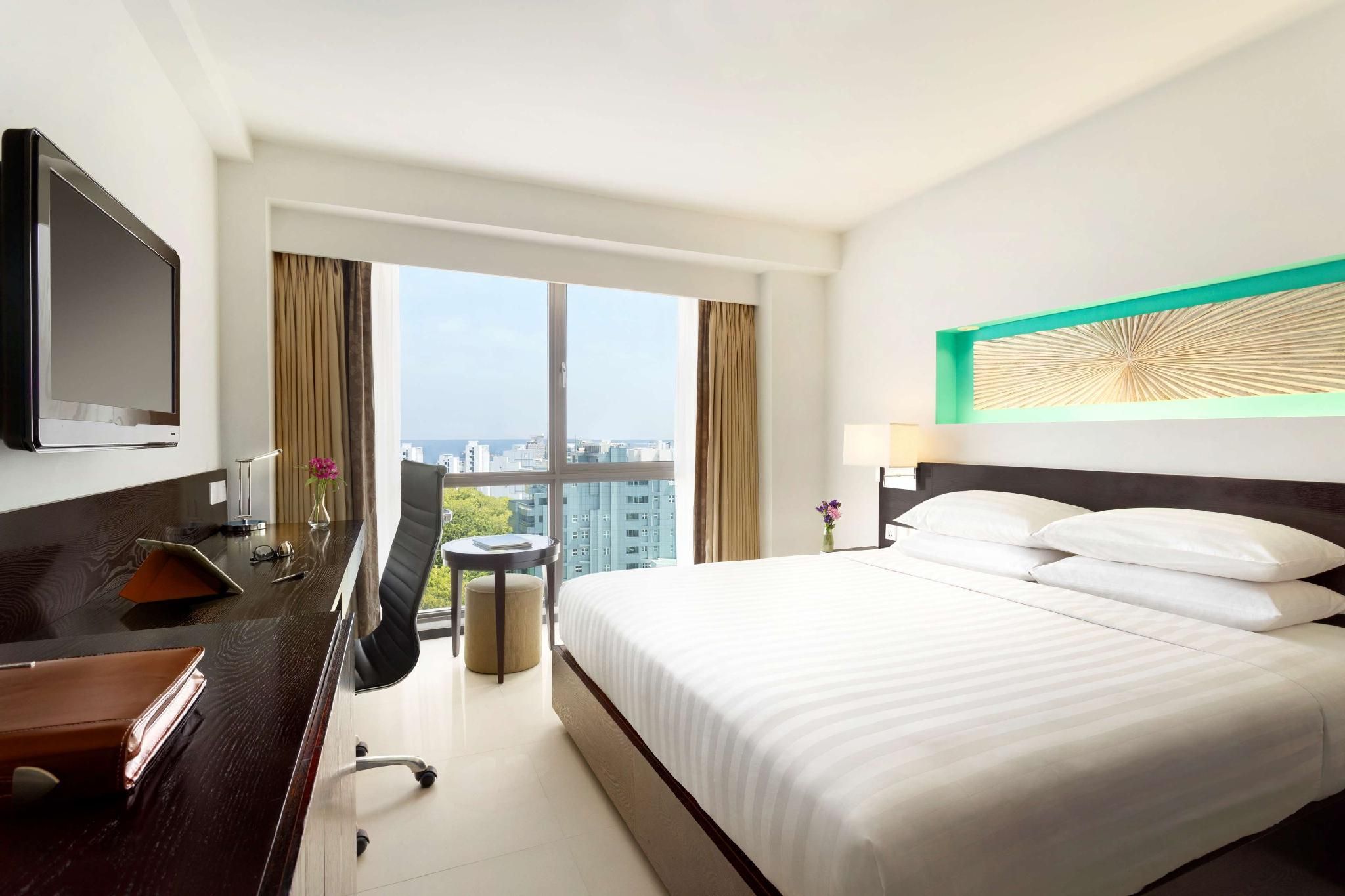 Deluxe Room 1 Queen Bed