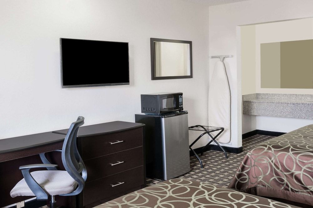 Knights Inn Slaton Room, 2 Queen Beds, Smoking 5