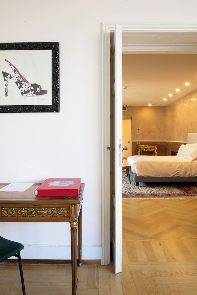 Royal Suite (Gallery)