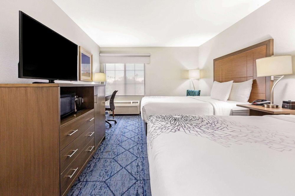 Deluxe Room, 2 Queen Beds, Non Smoking