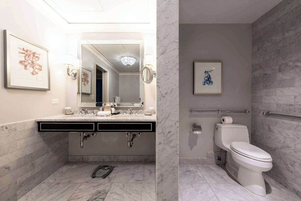 Waldorf Astoria Chicago Superior Room, 1 King Bed, Accessible (Roll-In Shower) 8
