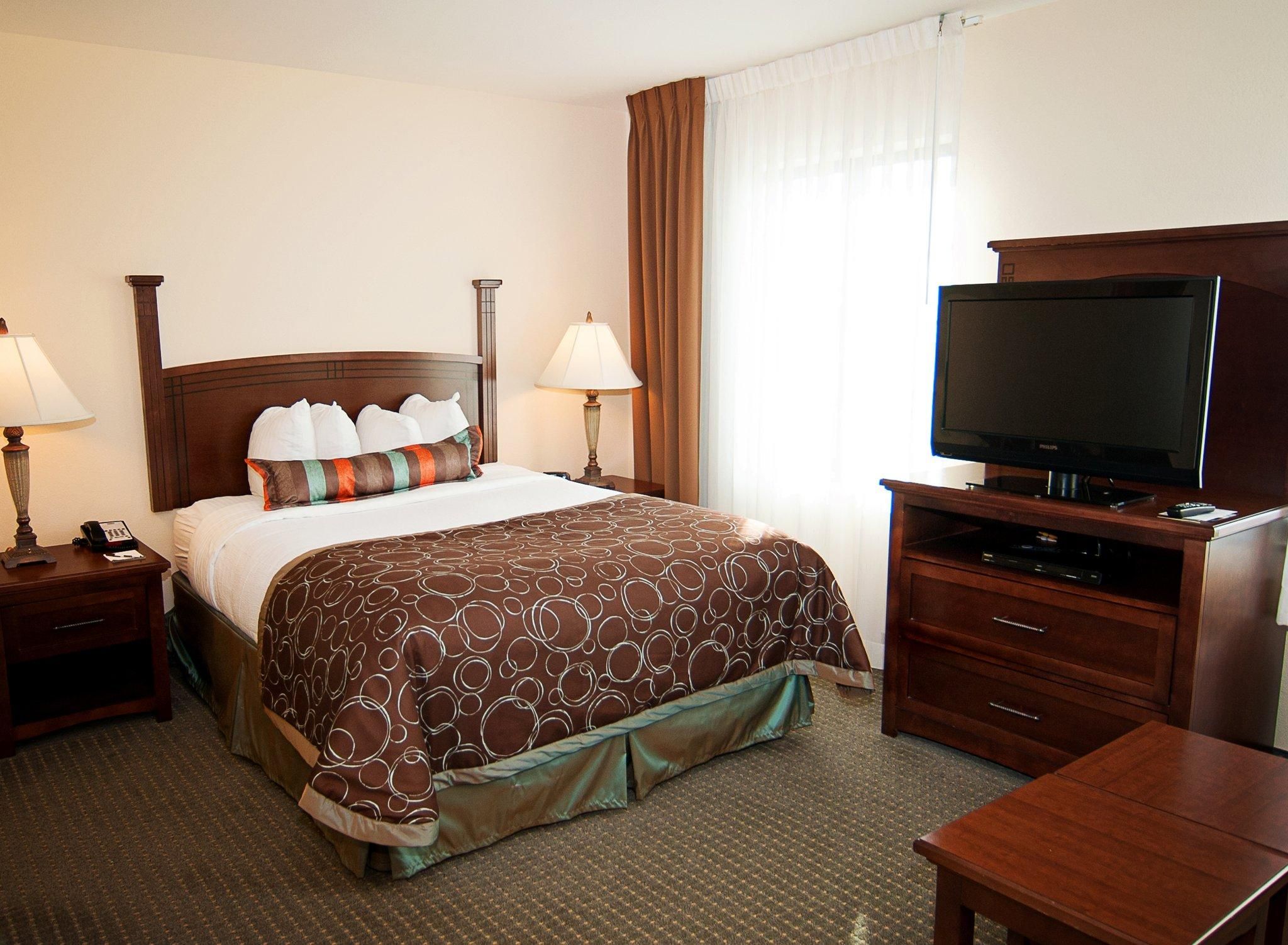 1 Queen Bed Studio Suite Non Smoking