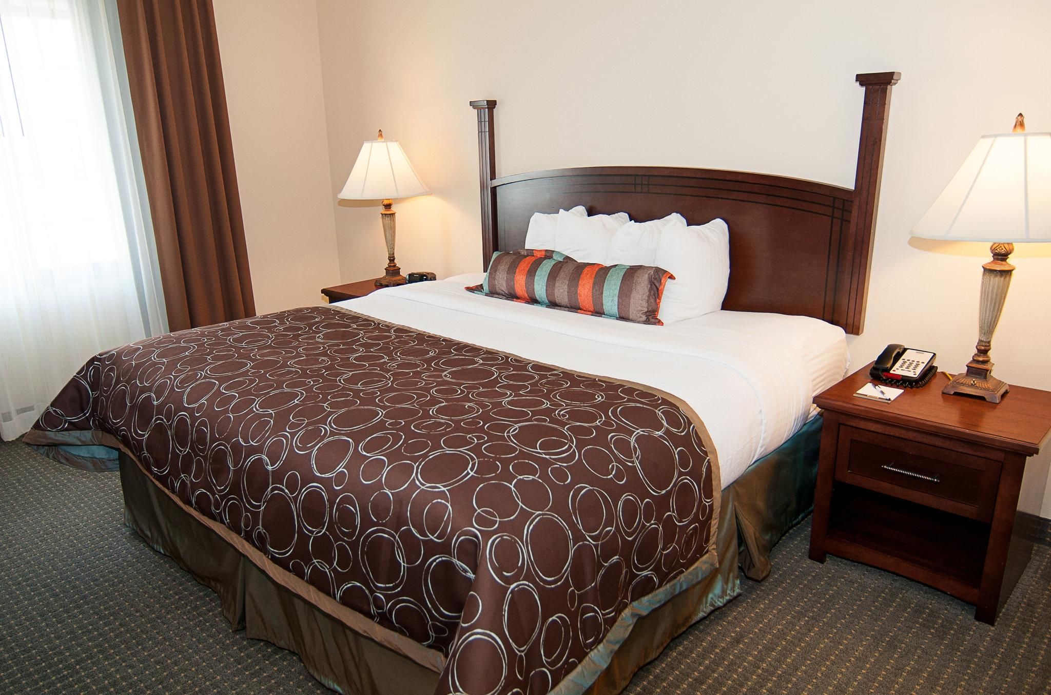 1 Bedroom Suite 1 Queen Bed Conference Table Non-Smoking