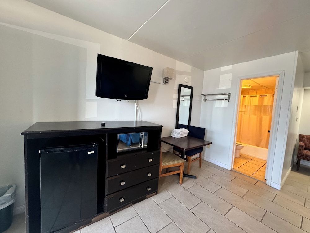 Skyview Manor Motel Suite 30